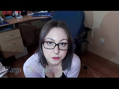 ❤️ Kynþokkafull stelpa með gleraugu sýgur dildó djúpt á myndavélinni ❌ Bara klám hjá okkur ❌️❤