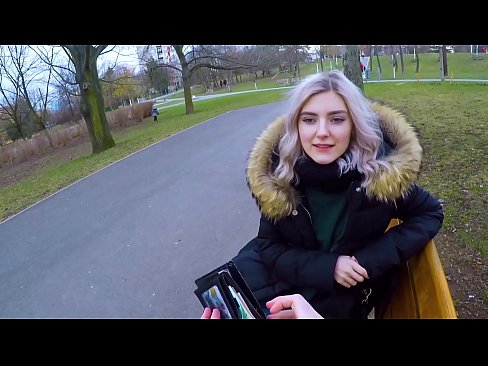 ❤️ Gleypir heitt ásamt ókunnugra fyrir peninga - blástur í garðinum eftir Evu Elfie ❌ Bara klám hjá okkur ❌️❤